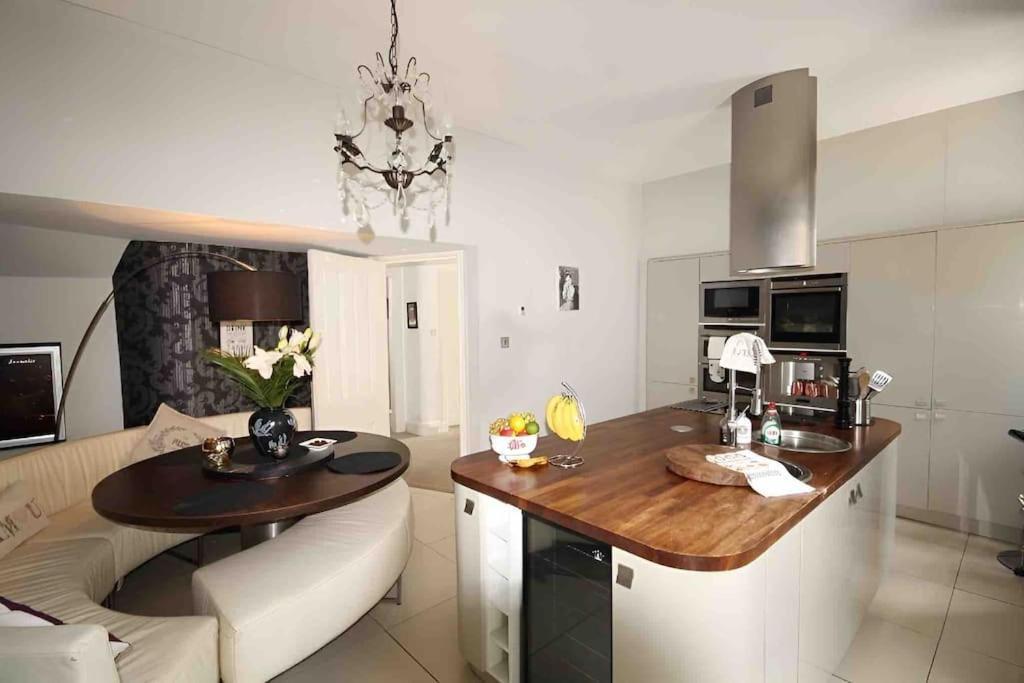 רות'סיי Island Seaview Villa With Swim Spa & Sauna מראה חיצוני תמונה